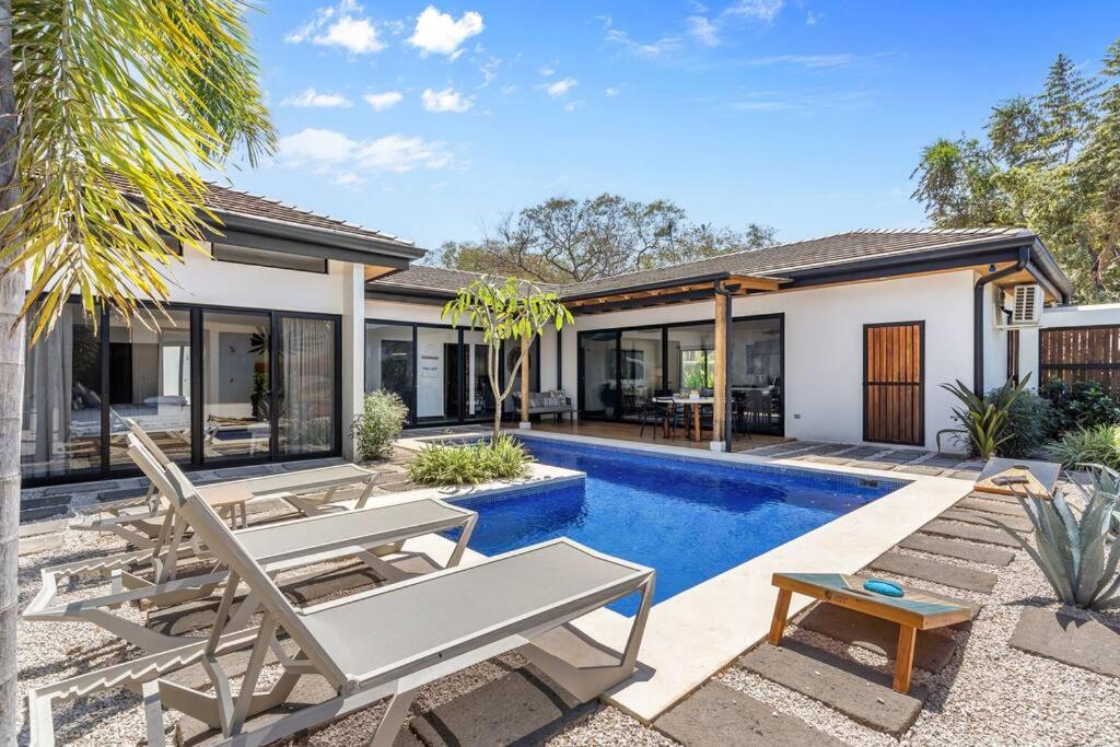 CU15 New Modern Home with Casitas and Private Pool