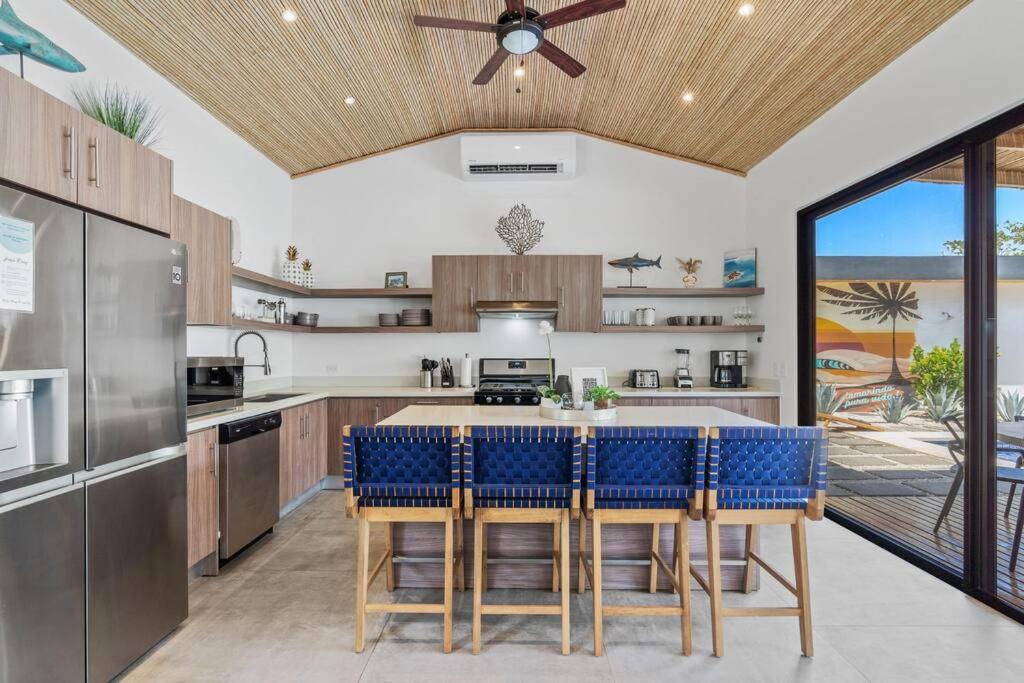 CU15 New Modern Home with Casitas and Private Pool