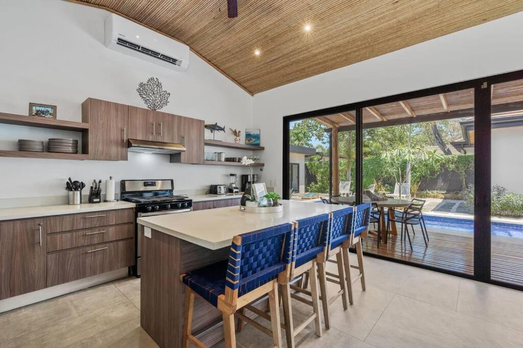 CU15 New Modern Home with Casitas and Private Pool