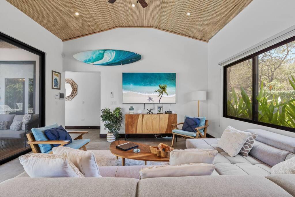 CU15 New Modern Home with Casitas and Private Pool
