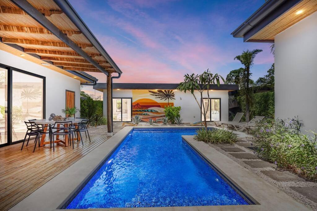 CU15 New Modern Home with Casitas and Private Pool