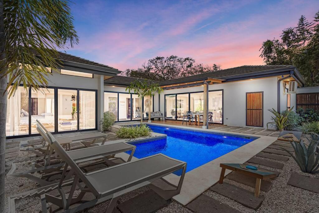 CU15 New Modern Home with Casitas and Private Pool