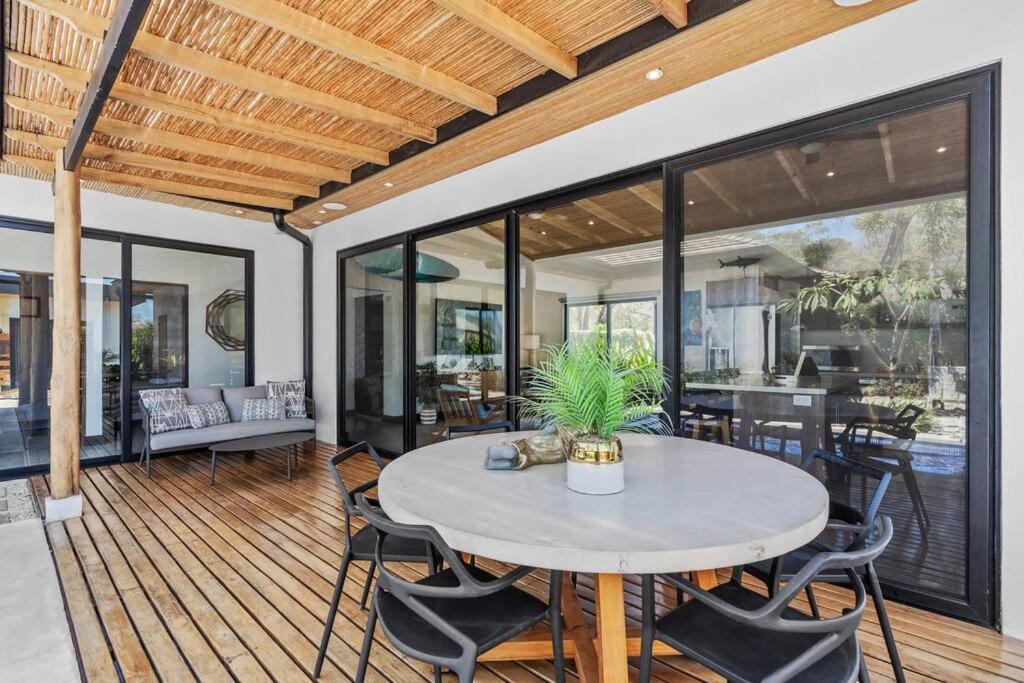 CU15 New Modern Home with Casitas and Private Pool