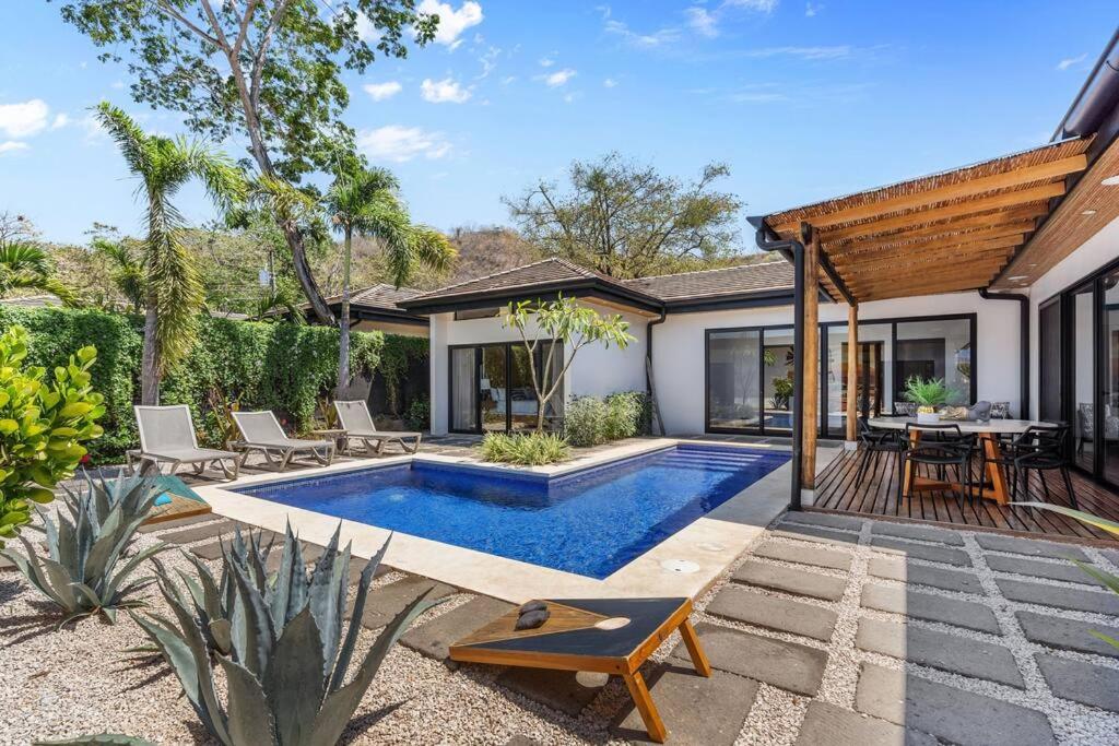 CU15 New Modern Home with Casitas and Private Pool
