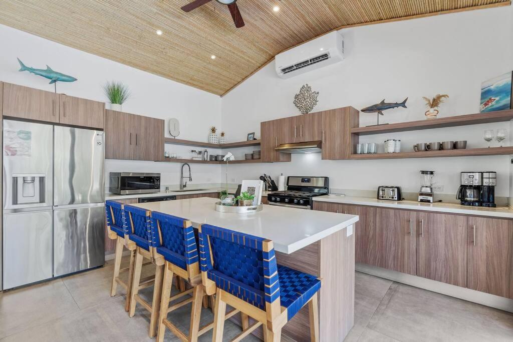 CU15 New Modern Home with Casitas and Private Pool