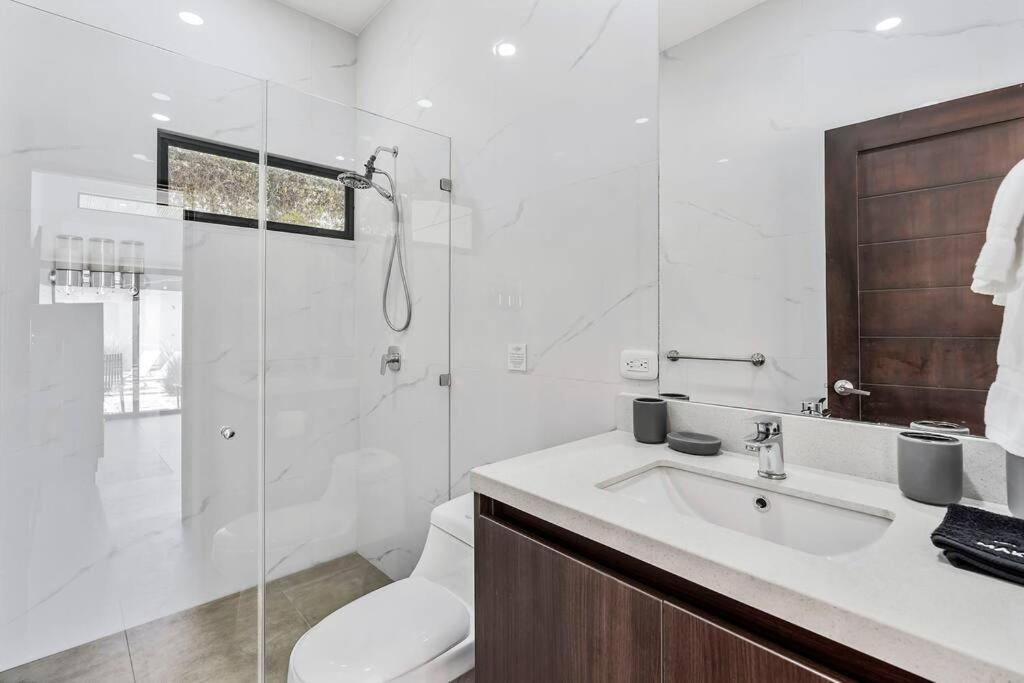 CU19 New 3 Bdrm Mod Home with Casita Prv Pool