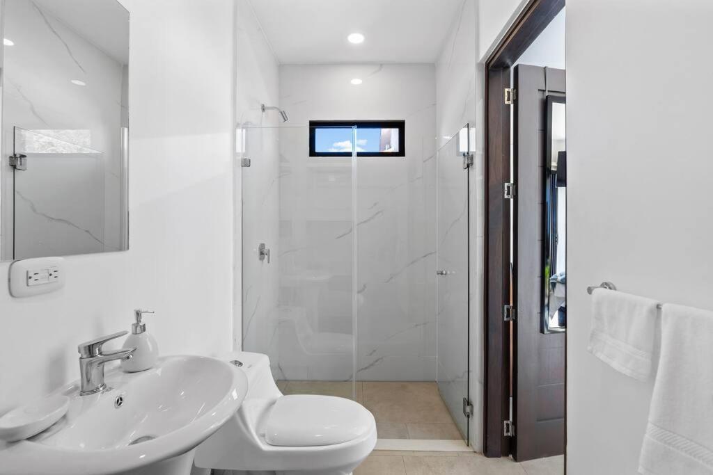 CU19 New 3 Bdrm Mod Home with Casita Prv Pool