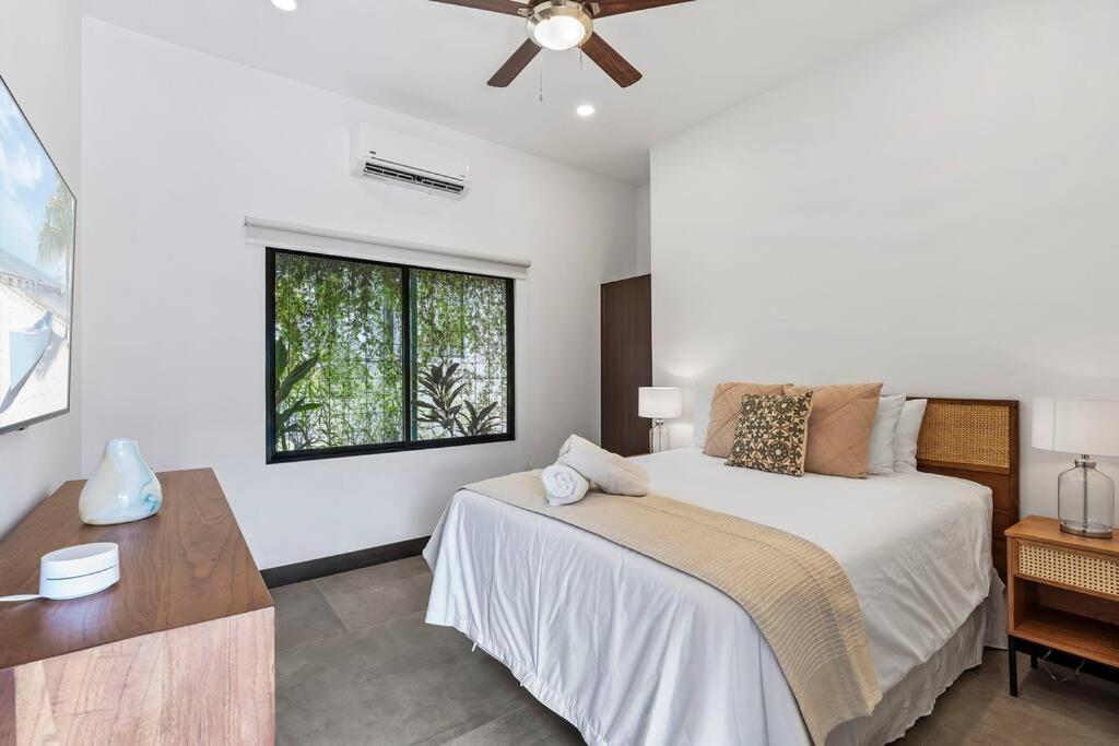 CU19 New 3 Bdrm Mod Home with Casita Prv Pool