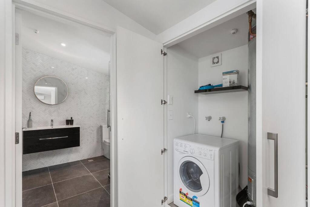 Luxury Sunny Warm CBD at Doorstep view 2