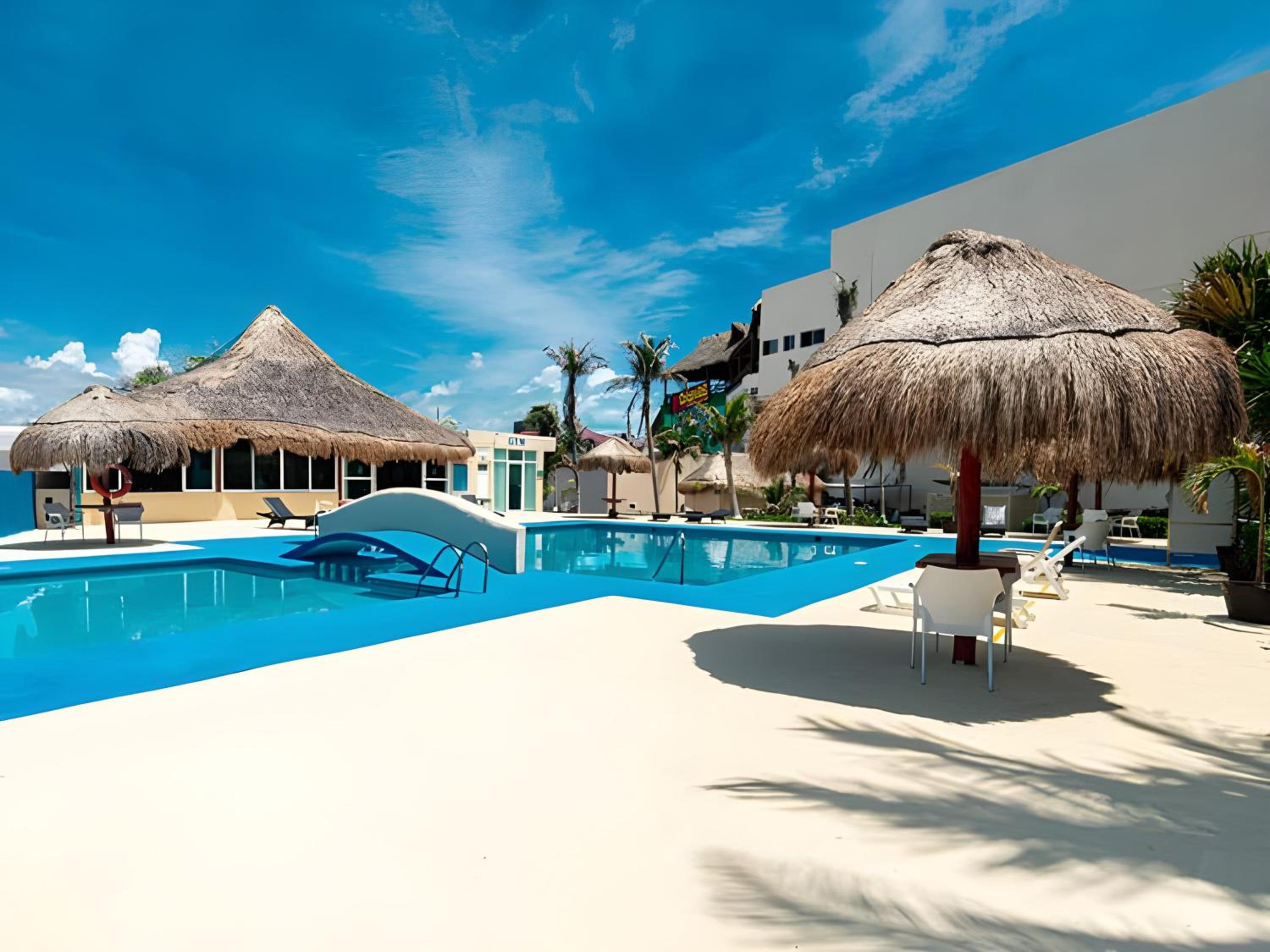 Paradise Beachfront & Nightlife Heart
