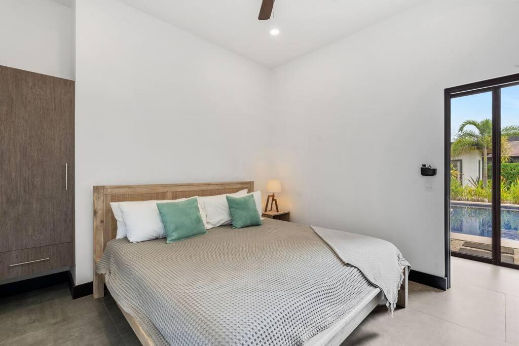 CU20 Modern Beach Home w Guest House & Pvt Pool