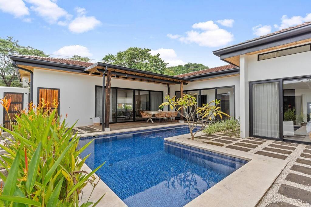 CU20 Modern Beach Home w Guest House & Pvt Pool