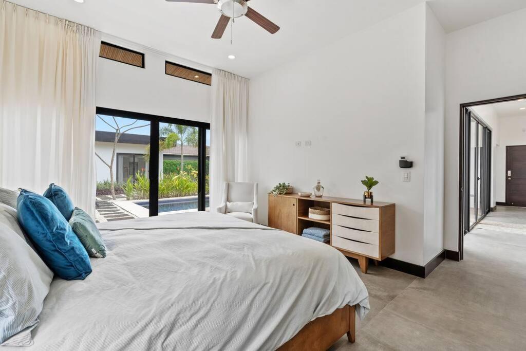 CU20 Modern Beach Home w Guest House & Pvt Pool