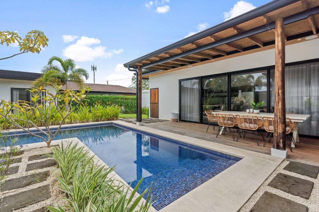 CU20 Modern Beach Home w Guest House & Pvt Pool