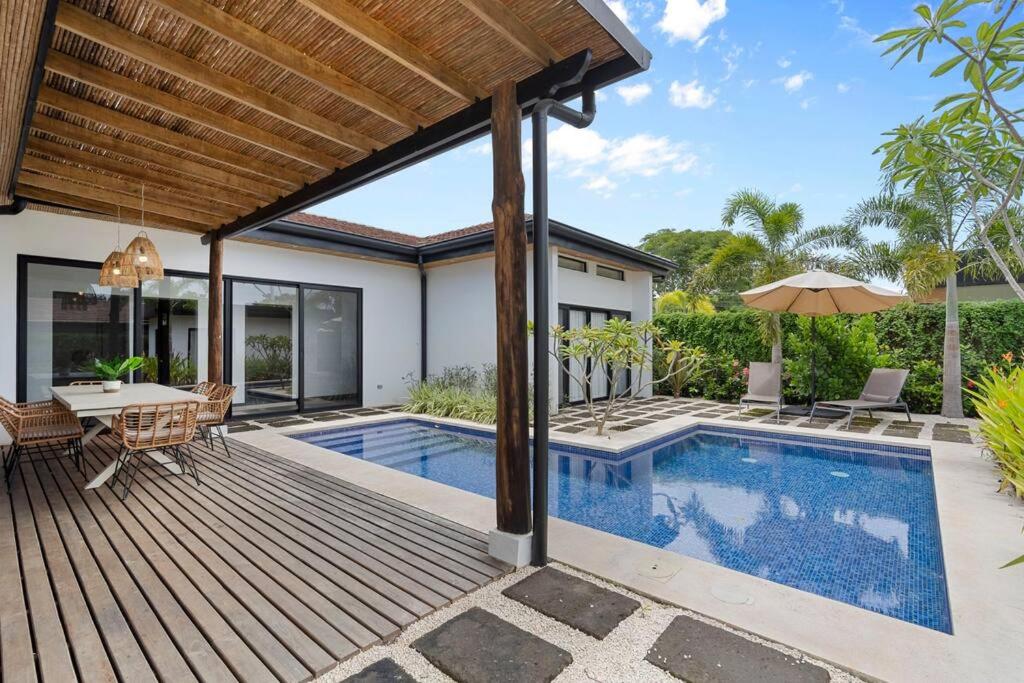 CU20 Modern Beach Home w Guest House & Pvt Pool