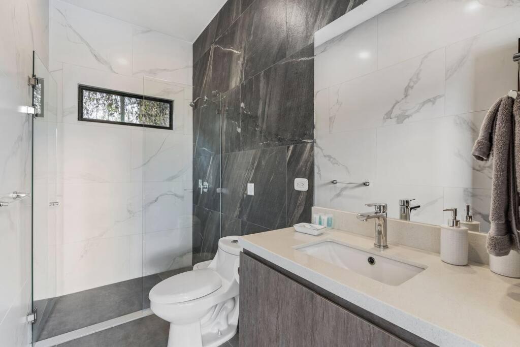CU20 Modern Beach Home w Guest House & Pvt Pool