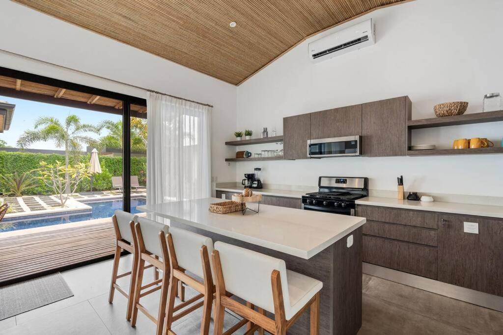 CU20 Modern Beach Home w Guest House & Pvt Pool