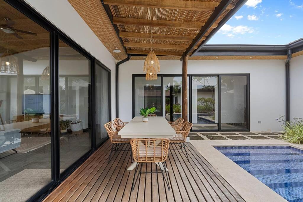 CU20 Modern Beach Home w Guest House & Pvt Pool
