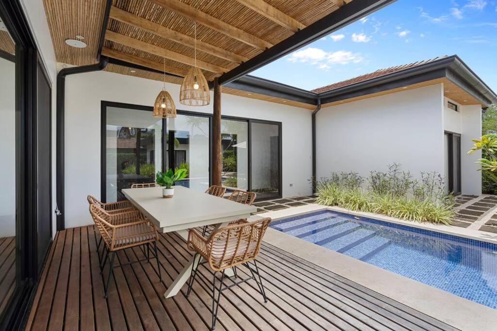 CU20 Modern Beach Home w Guest House & Pvt Pool