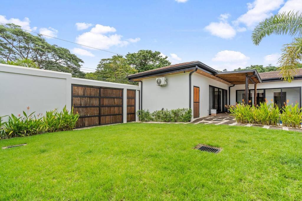 CU20 Modern Beach Home w Guest House & Pvt Pool
