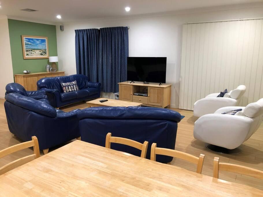 Karma Waters Beach House, 100m from beach