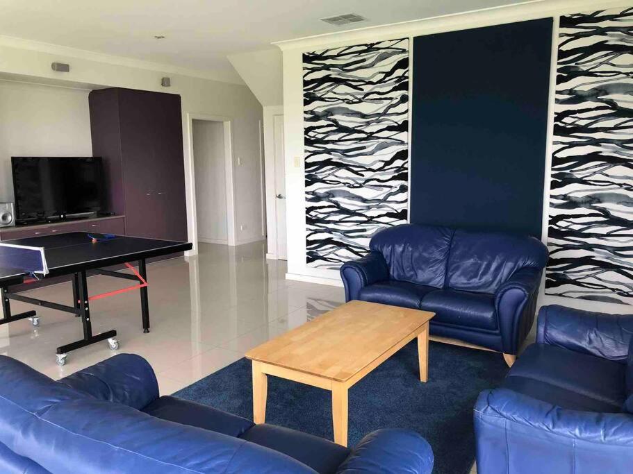 Karma Waters Beach House, 100m from beach