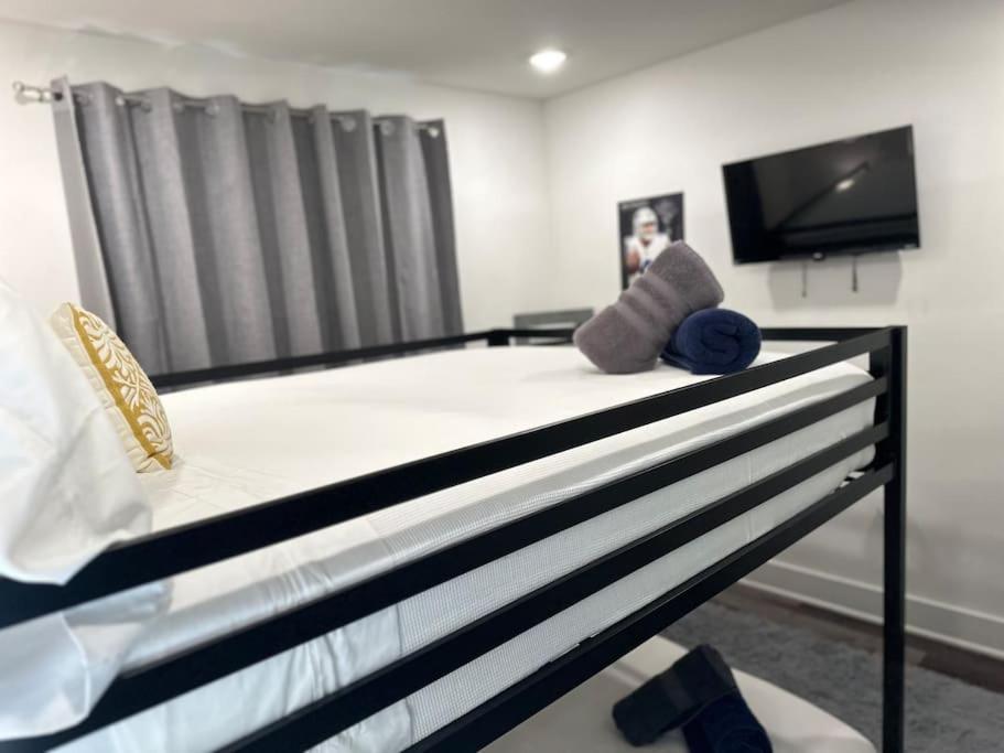 Cowboys Fan Pad 2 Bedroom! view 5