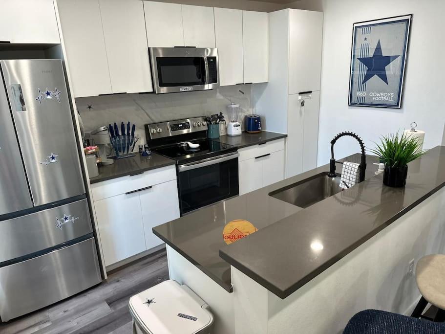 Cowboys Fan Pad 2 Bedroom! view 3