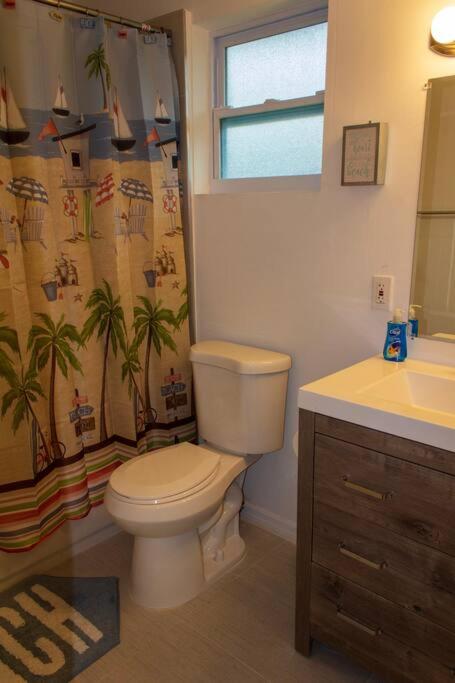 Coastal Home,Walk,Bike to Beach,Large fenced yard, Large driveway view 4