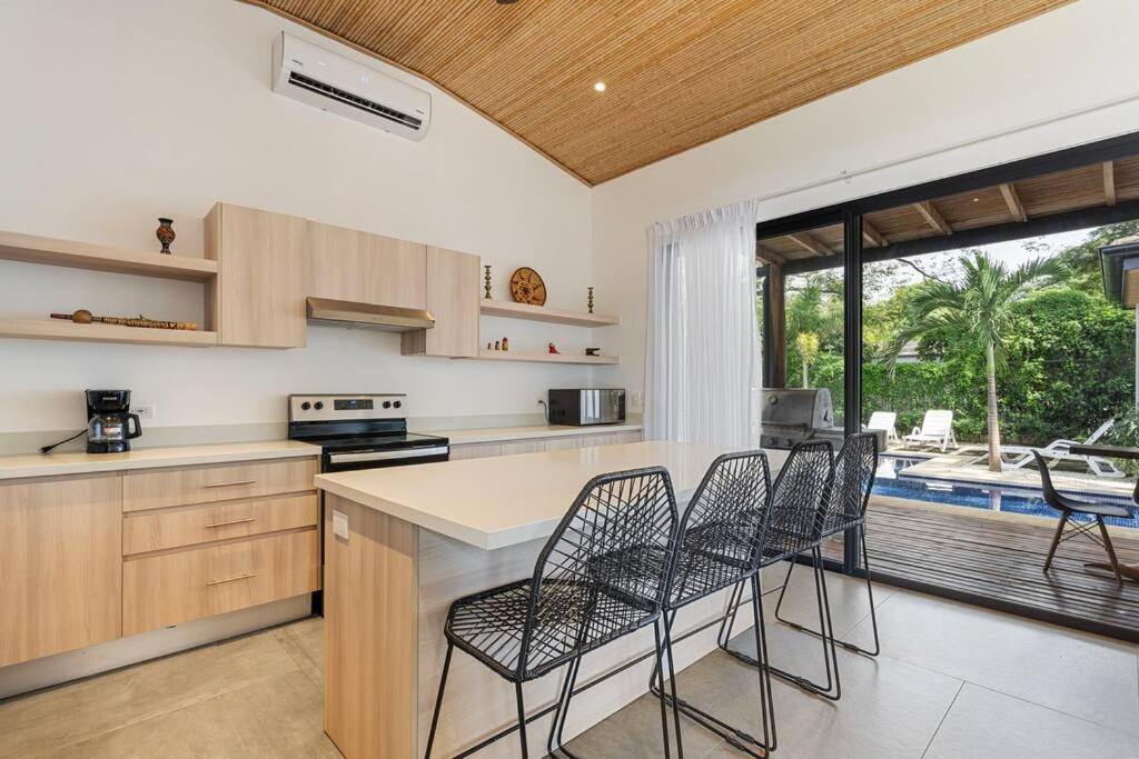 CU28 New 3 Bdrm Home w Pool and Guanacaste Tree