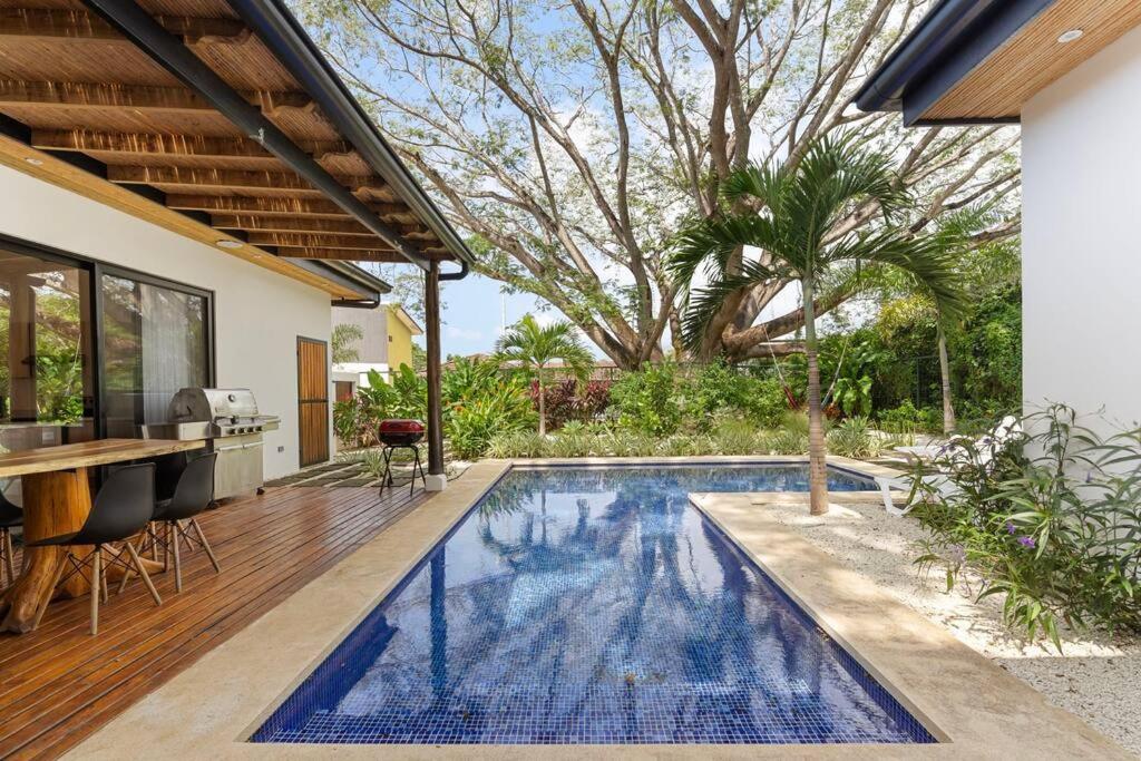 CU28 New 3 Bdrm Home w Pool and Guanacaste Tree