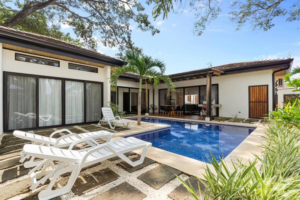 CU28 New 3 Bdrm Home w Pool and Guanacaste Tree