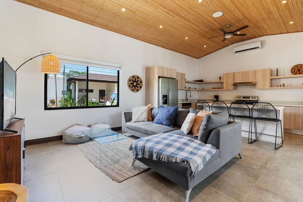 CU28 New 3 Bdrm Home w Pool and Guanacaste Tree