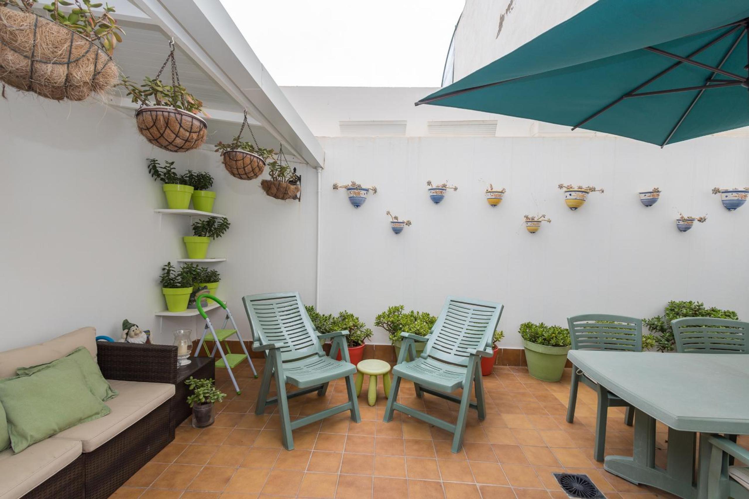 3BR Spacious Patio Home 2 Min to Beach - Parking