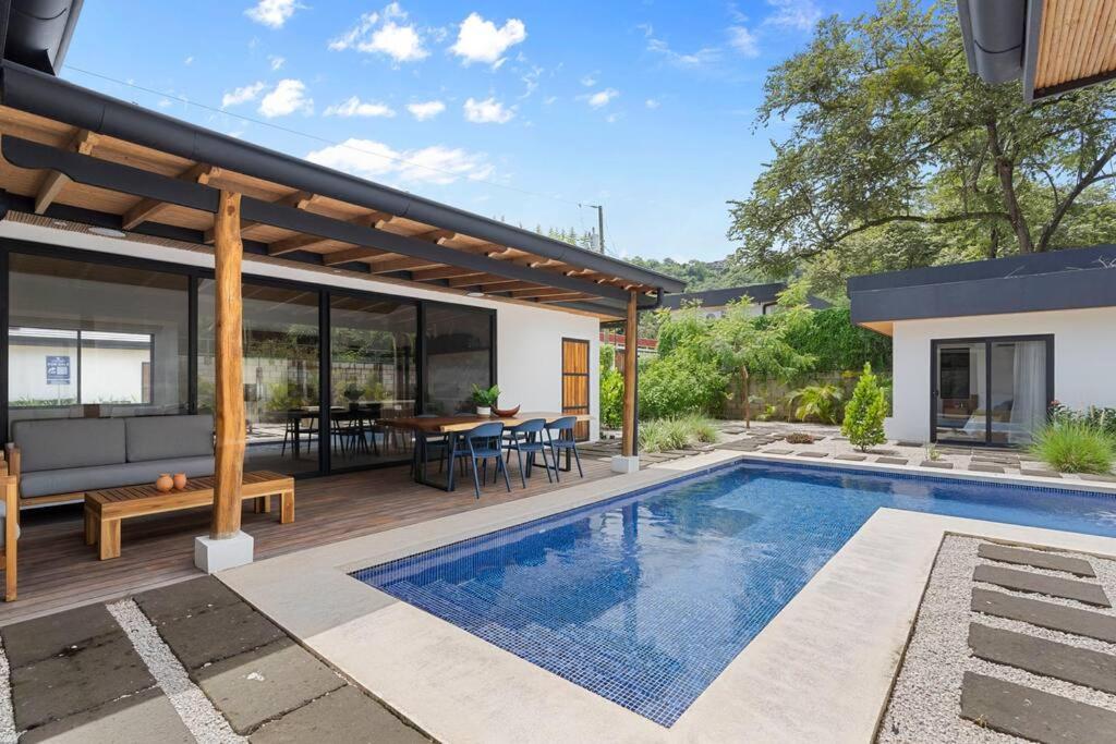 CU7 Beach Home Oasis with Private Pool and Guest House