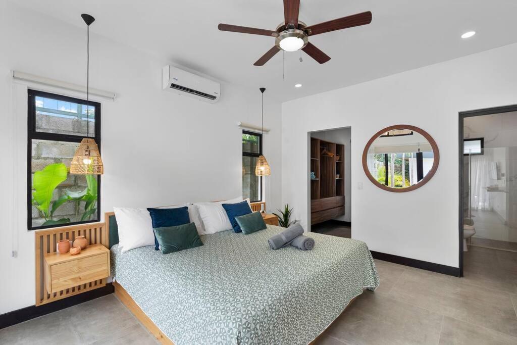 CU7 Beach Home Oasis with Private Pool and Guest House