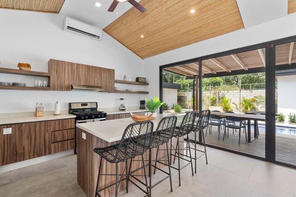CU7 Beach Home Oasis with Private Pool and Guest House