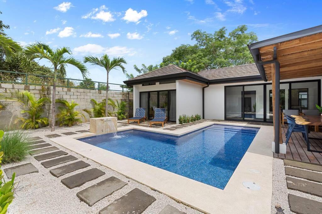 CU7 Beach Home Oasis with Private Pool and Guest House