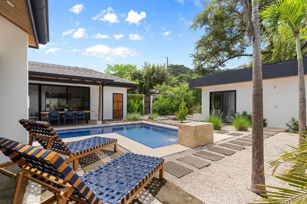 CU7 Beach Home Oasis with Private Pool and Guest House