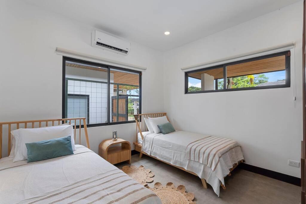 CU7 Beach Home Oasis with Private Pool and Guest House
