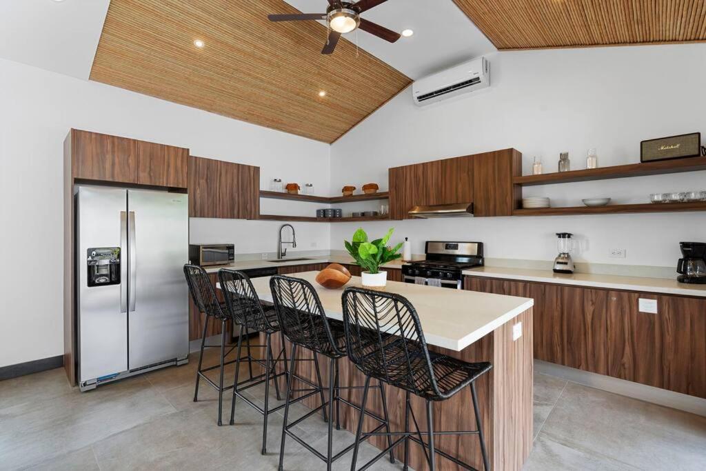 CU7 Beach Home Oasis with Private Pool and Guest House