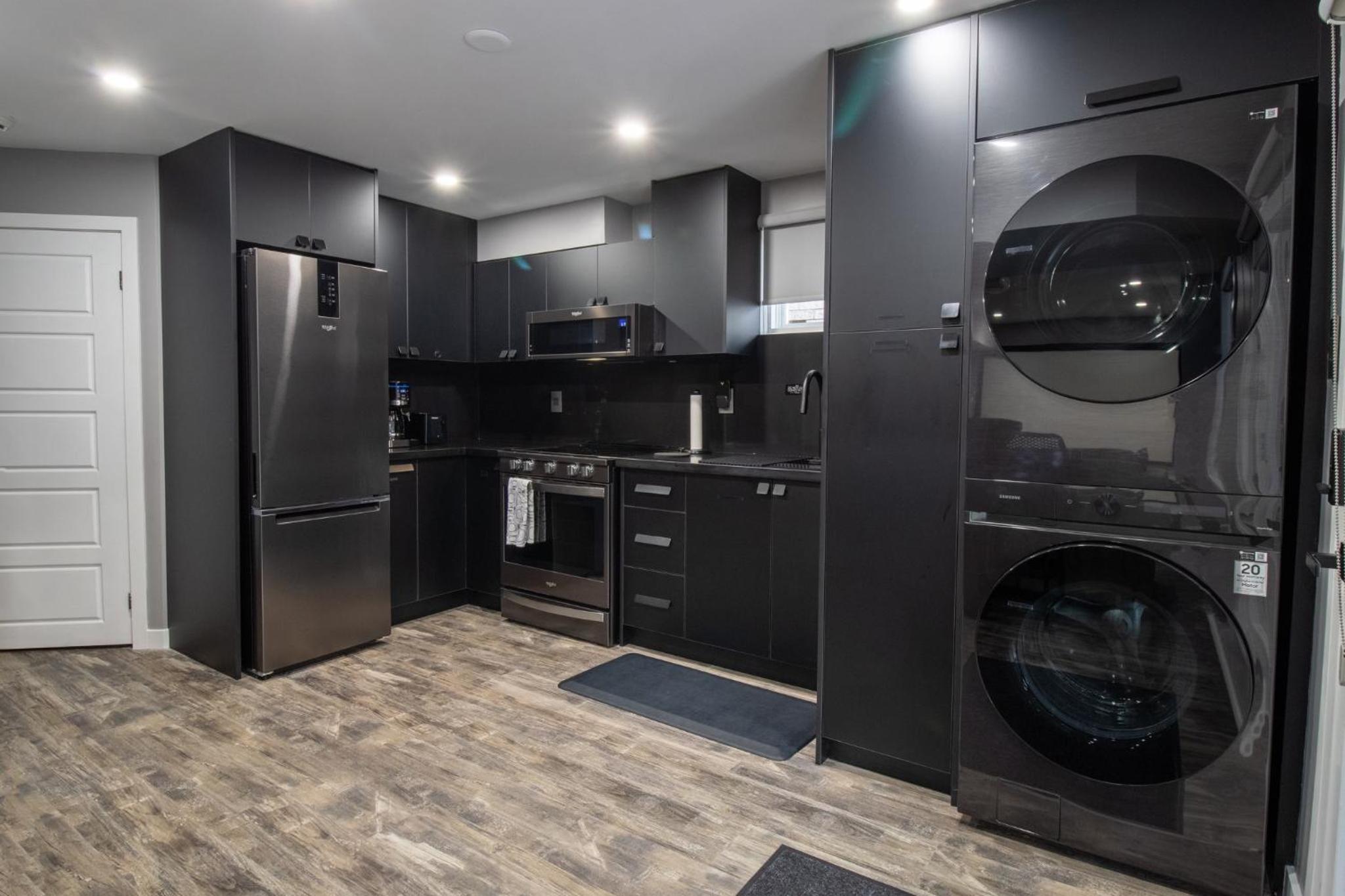 The Gate Chic & Cozy Basement Retreat in Ajax