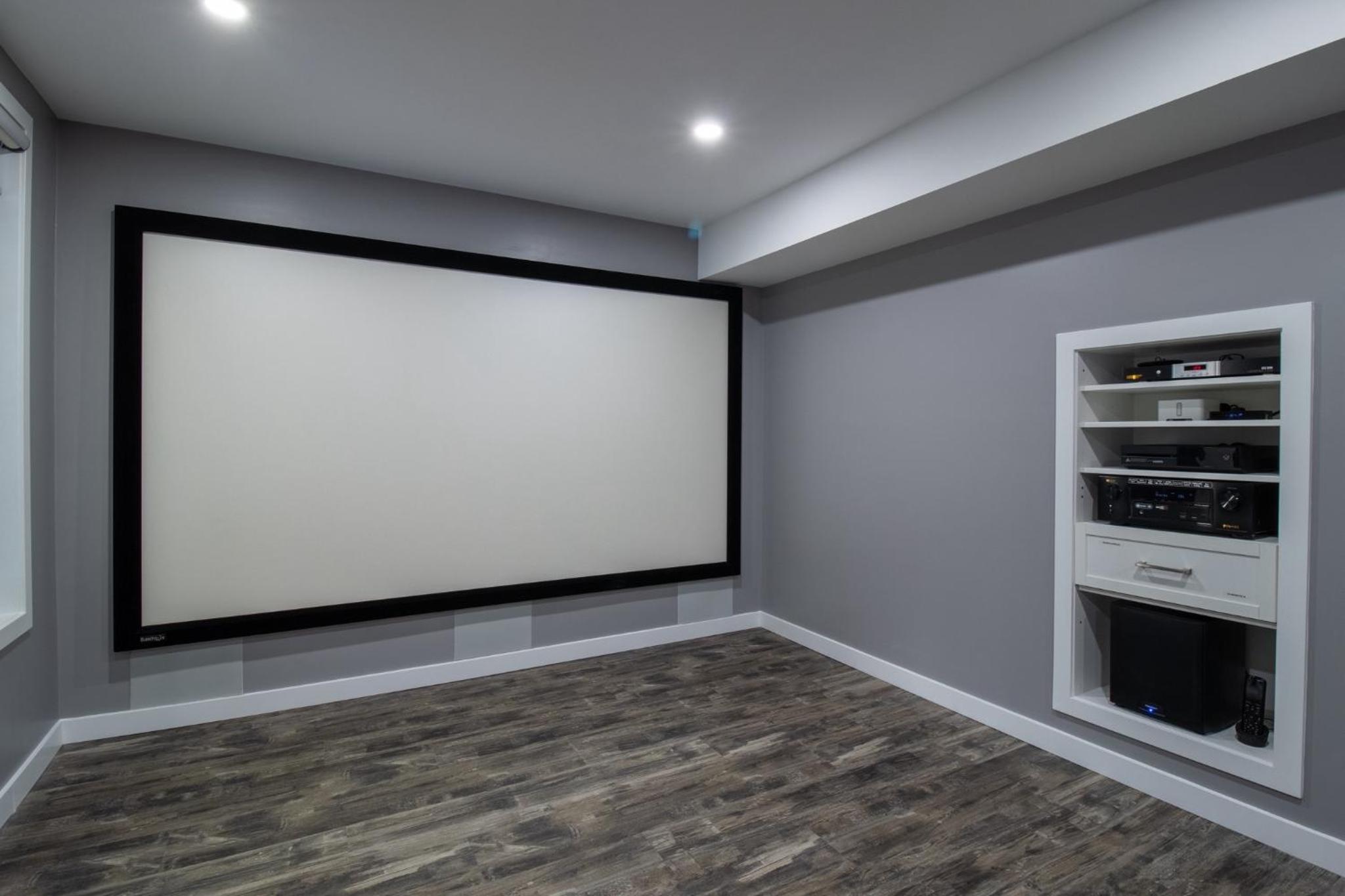 The Gate Chic & Cozy Basement Retreat in Ajax