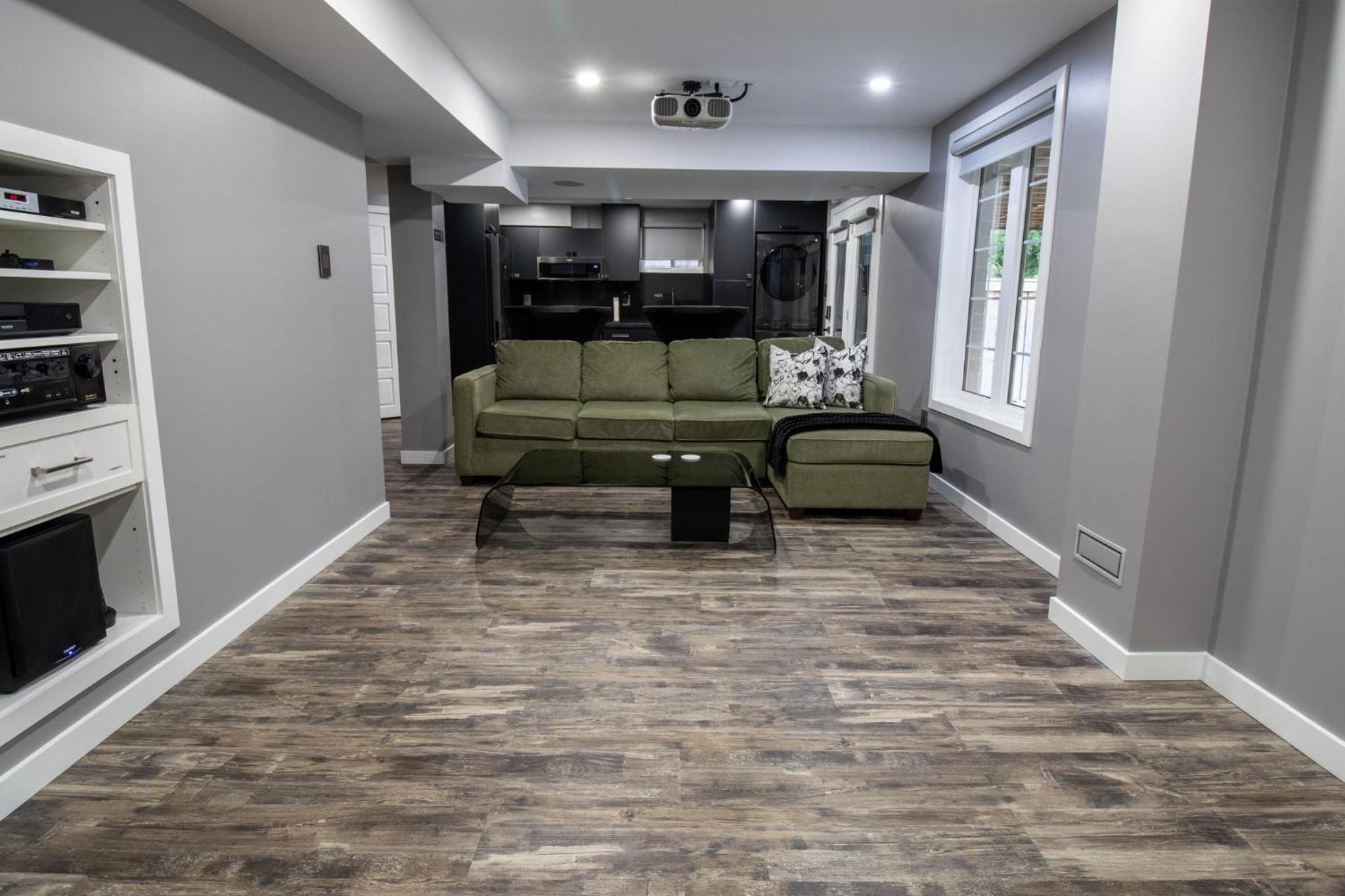 The Gate Chic & Cozy Basement Retreat in Ajax