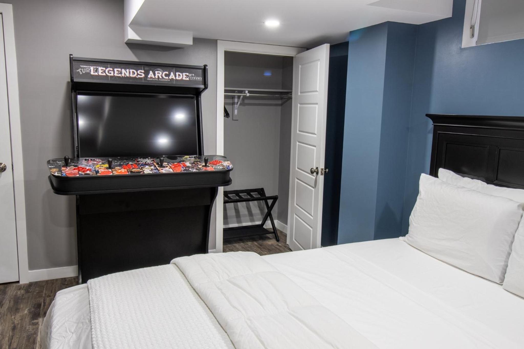 The Gate Chic & Cozy Basement Retreat in Ajax
