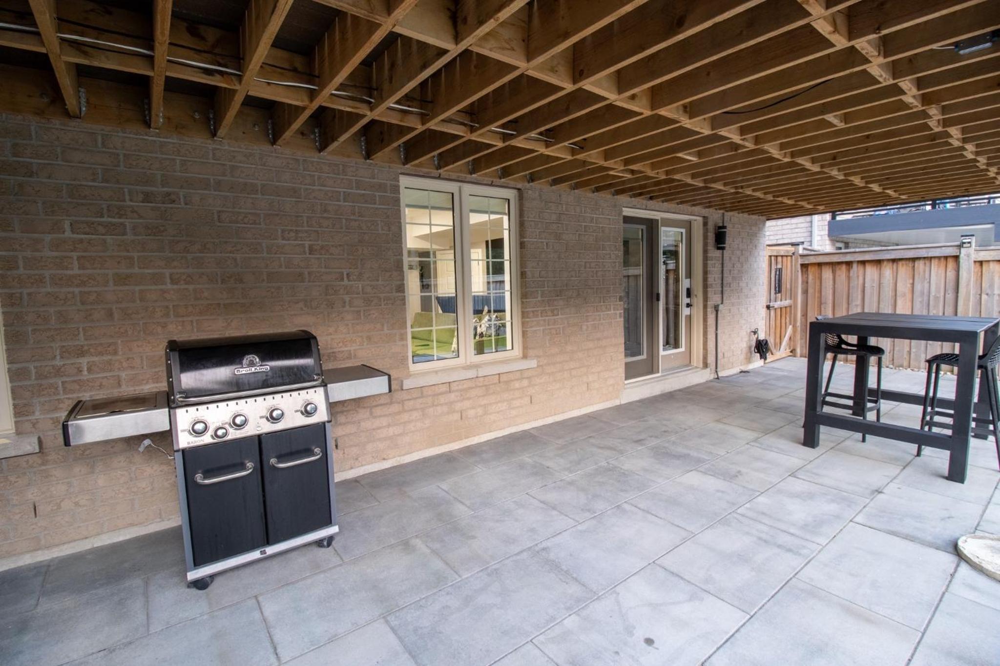 The Gate Chic & Cozy Basement Retreat in Ajax