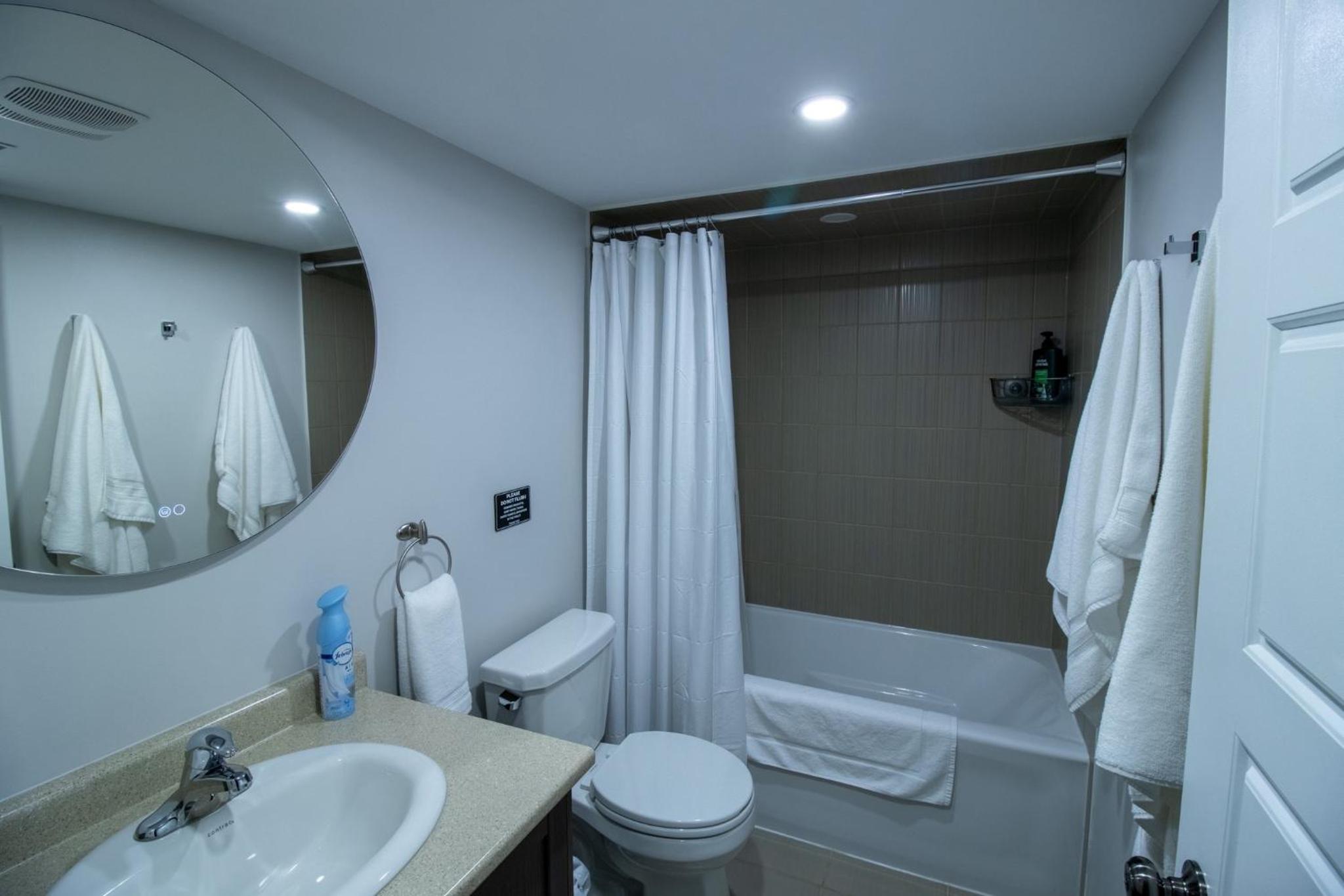 The Gate Chic & Cozy Basement Retreat in Ajax
