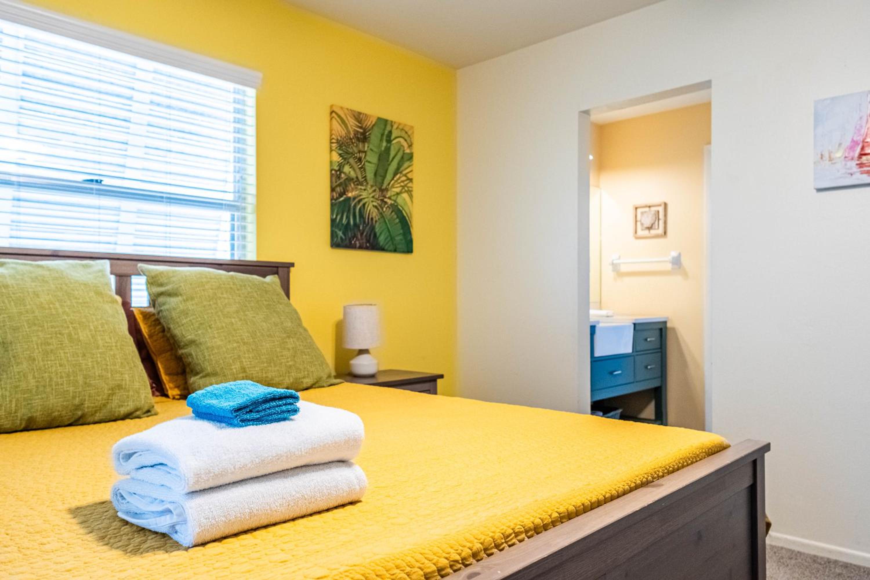 AMI 1 Block 2 Beach, Big Heated Saltwater Pool