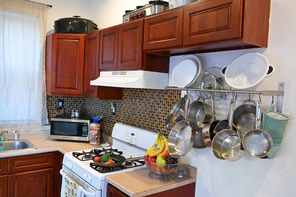 The Pearl-Lovely Victorian Home with Bed and Breakfast Energy view 3