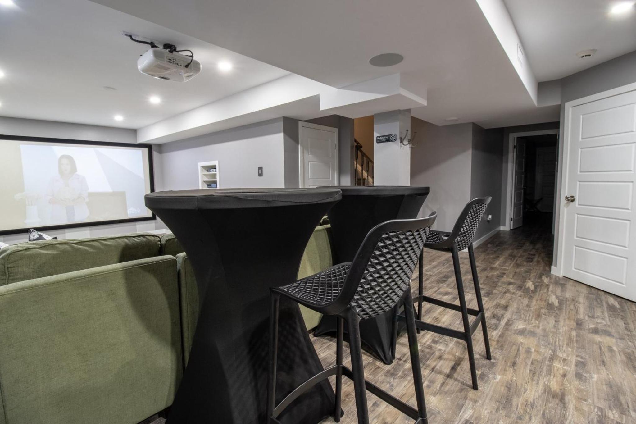 The Gate Chic & Cozy Basement Retreat in Ajax